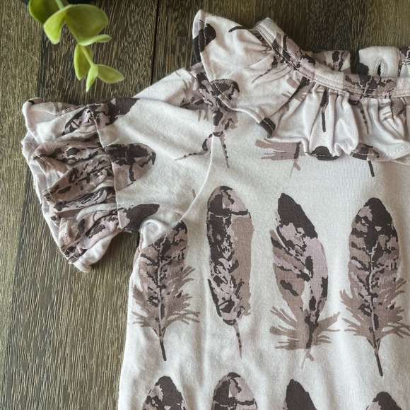 SOLD Kate Quinn Bamboo ruffle Feather print top, 0-3 months - Picture 3 of 6